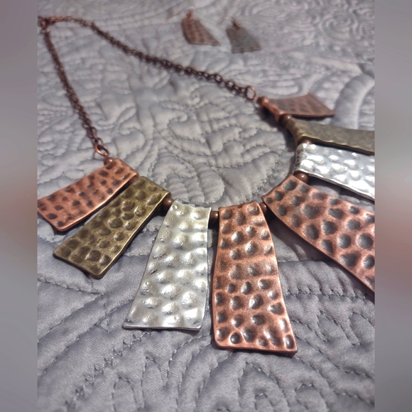 Metallic Necklace and Earrings.  Necklace adjust 8.5 to 10 inches - Picture 1 of 2